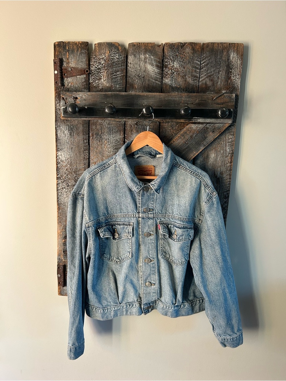 Women's Levi's Light Blue Denim Trucker Jacket Slightly Cropped with Pleats
